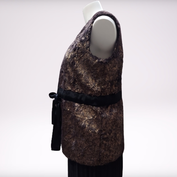 Gryphon Lou Metallic Faux Fur Vest - Picture 2 of 14